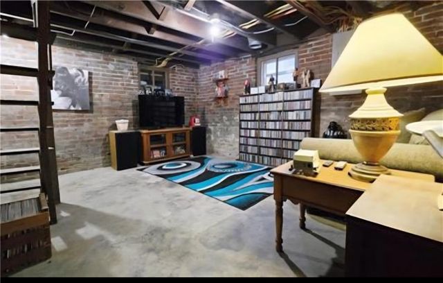 220 N 17th Street, St Joseph, MO 64501