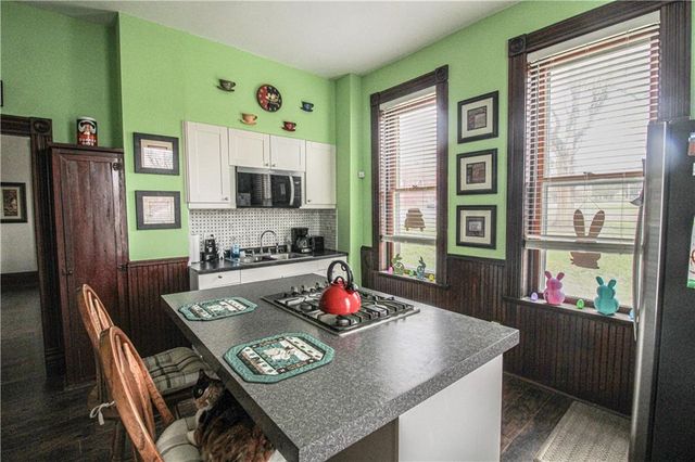 220 N 17th Street, St Joseph, MO 64501