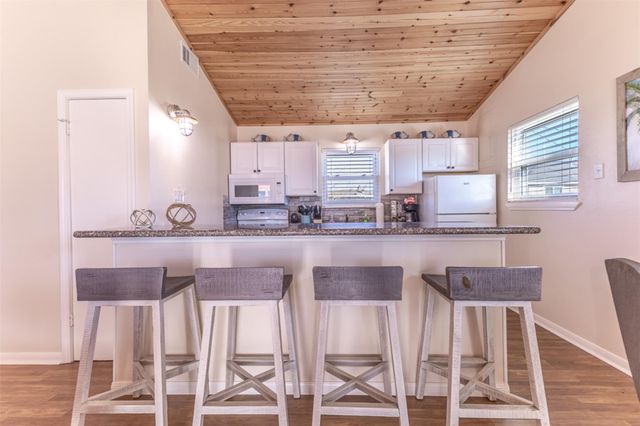 16618 Jean Lafitte Rd, Jamaica Beach, TX 77554