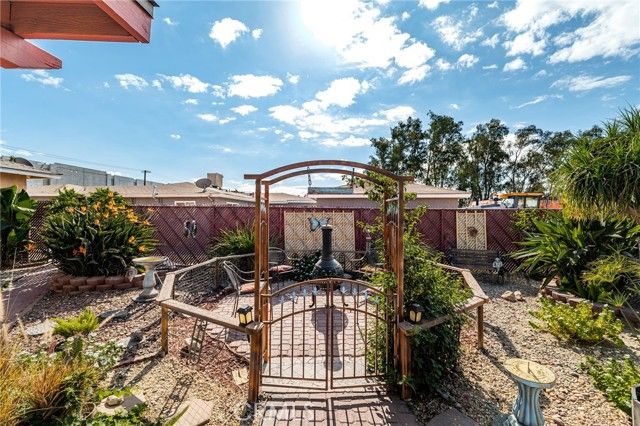 10180 Redwood, Fontana, CA 92335