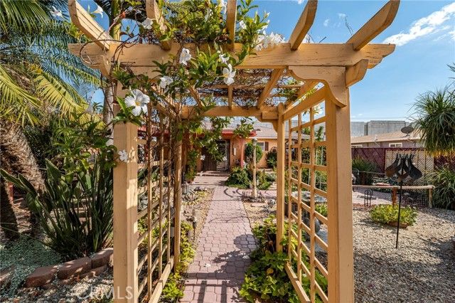 10180 Redwood, Fontana, CA 92335