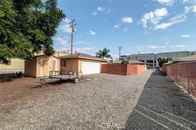 10180 Redwood, Fontana, CA 92335