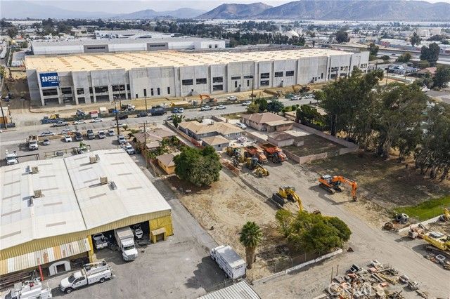 10180 Redwood, Fontana, CA 92335