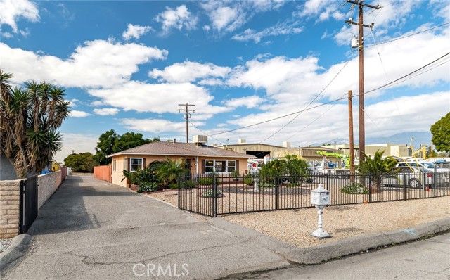 10180 Redwood, Fontana, CA 92335