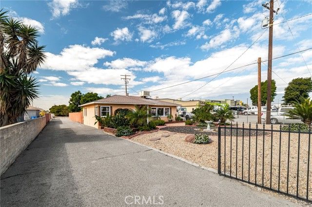 10180 Redwood, Fontana, CA 92335