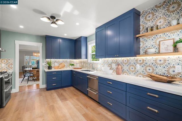 1724 Alhambra Ave, Martinez, CA 94553