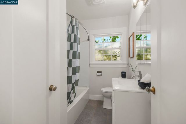 1724 Alhambra Ave, Martinez, CA 94553