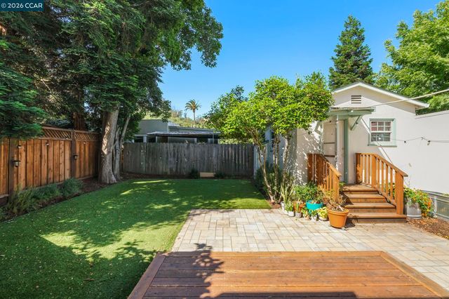 1724 Alhambra Ave, Martinez, CA 94553