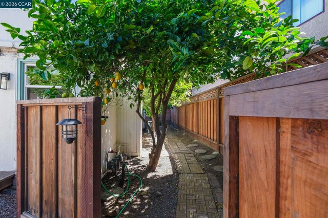 1724 Alhambra Ave, Martinez, CA 94553