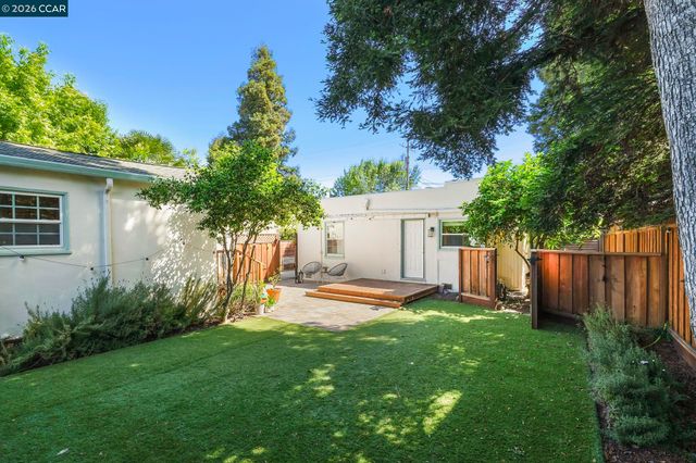 1724 Alhambra Ave, Martinez, CA 94553