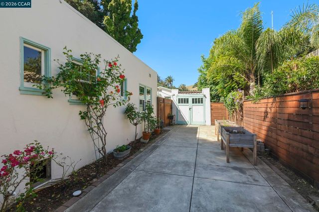 1724 Alhambra Ave, Martinez, CA 94553