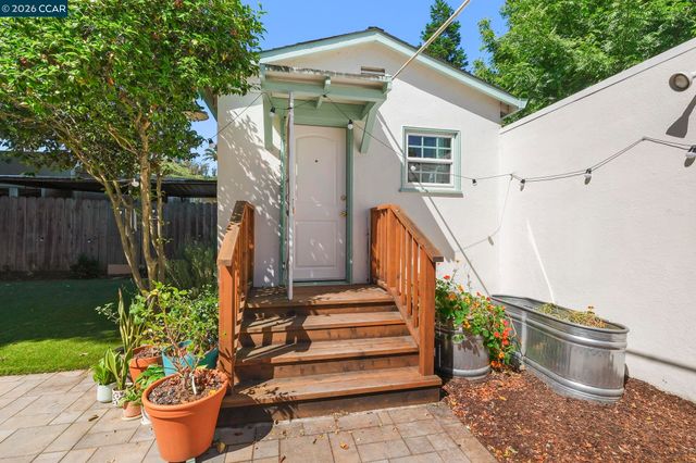 1724 Alhambra Ave, Martinez, CA 94553