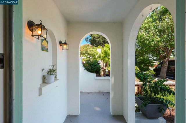 1724 Alhambra Ave, Martinez, CA 94553