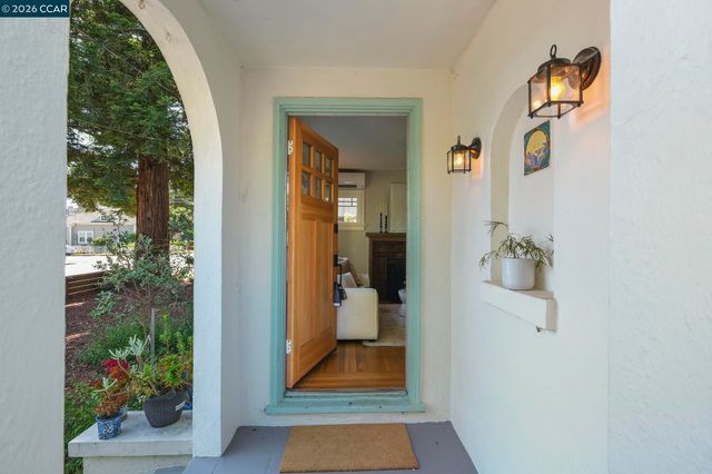 1724 Alhambra Ave, Martinez, CA 94553