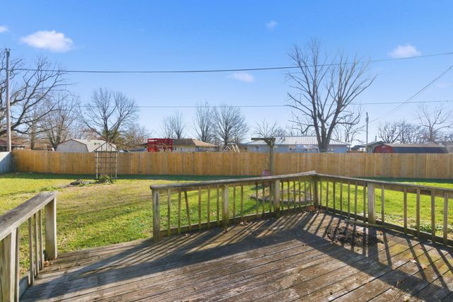 204 S Cottonwood Avenue, Republic, MO 65738