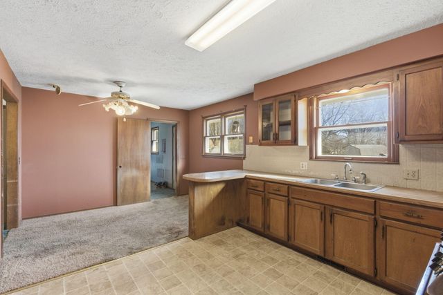 204 S Cottonwood Avenue, Republic, MO 65738