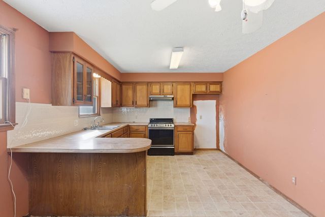 204 S Cottonwood Avenue, Republic, MO 65738