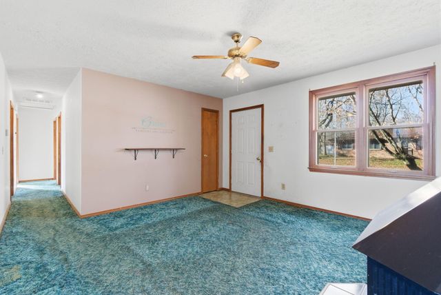 204 S Cottonwood Avenue, Republic, MO 65738