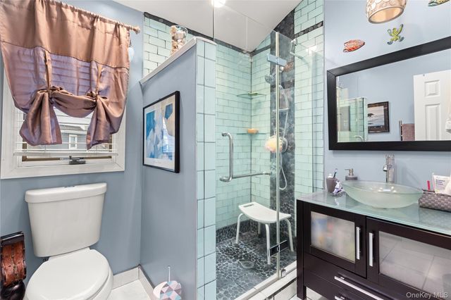 2 Parente Lane N, Island Park, NY 11558