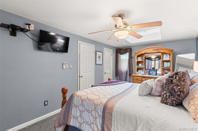 2 Parente Lane N, Island Park, NY 11558