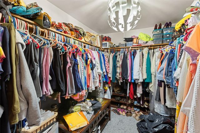 2 Parente Lane N, Island Park, NY 11558