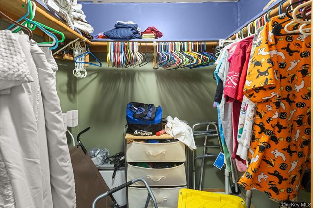 2 Parente Lane N, Island Park, NY 11558