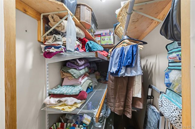 2 Parente Lane N, Island Park, NY 11558