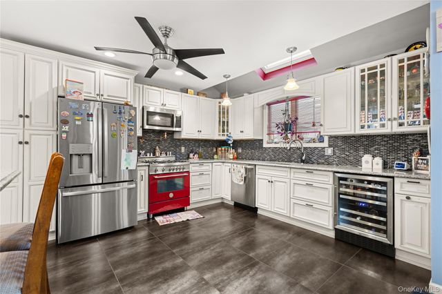 2 Parente Lane N, Island Park, NY 11558