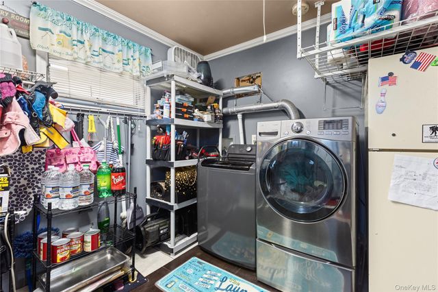 2 Parente Lane N, Island Park, NY 11558