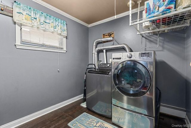 2 Parente Lane N, Island Park, NY 11558