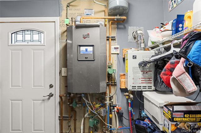 2 Parente Lane N, Island Park, NY 11558