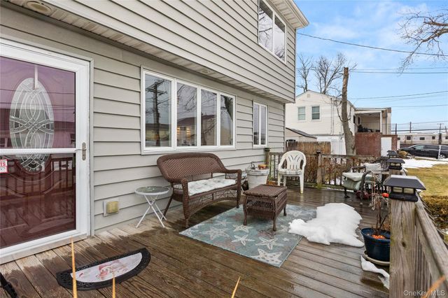 2 Parente Lane N, Island Park, NY 11558