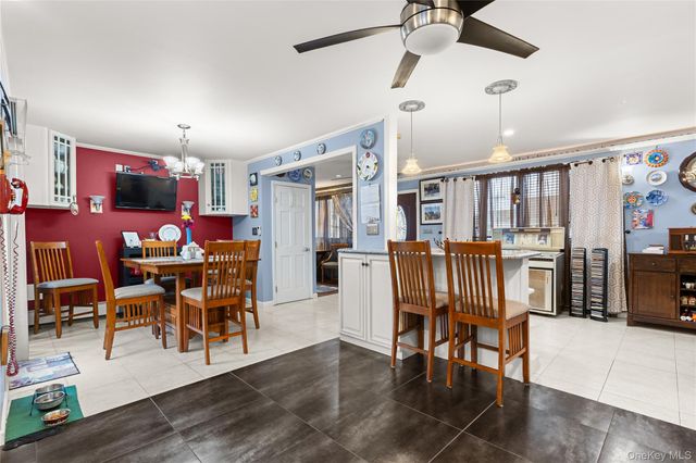 2 Parente Lane N, Island Park, NY 11558