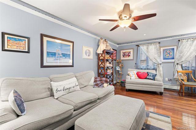 2 Parente Lane N, Island Park, NY 11558