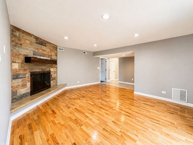 1106 WESTFIELD Lane, Schaumburg, IL 60193