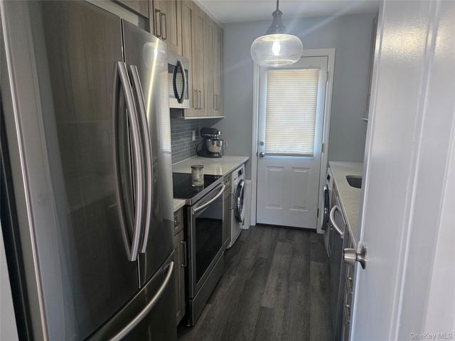 67 Farber Drive 67, West Babylon, NY 11704