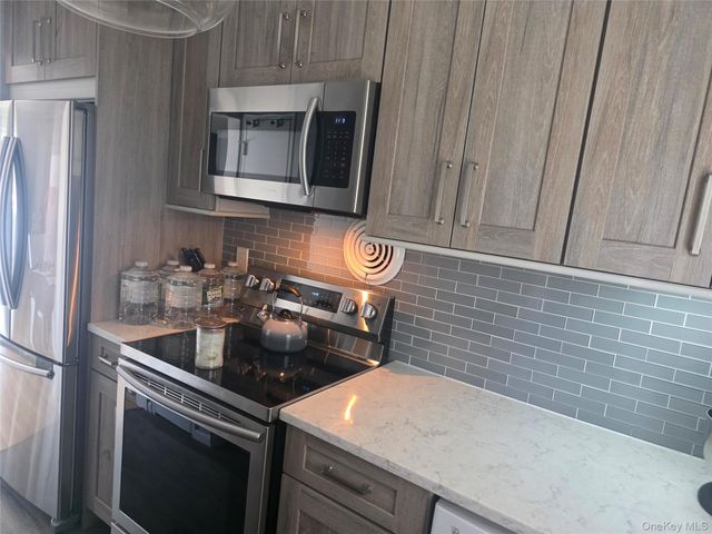 67 Farber Drive 67, West Babylon, NY 11704