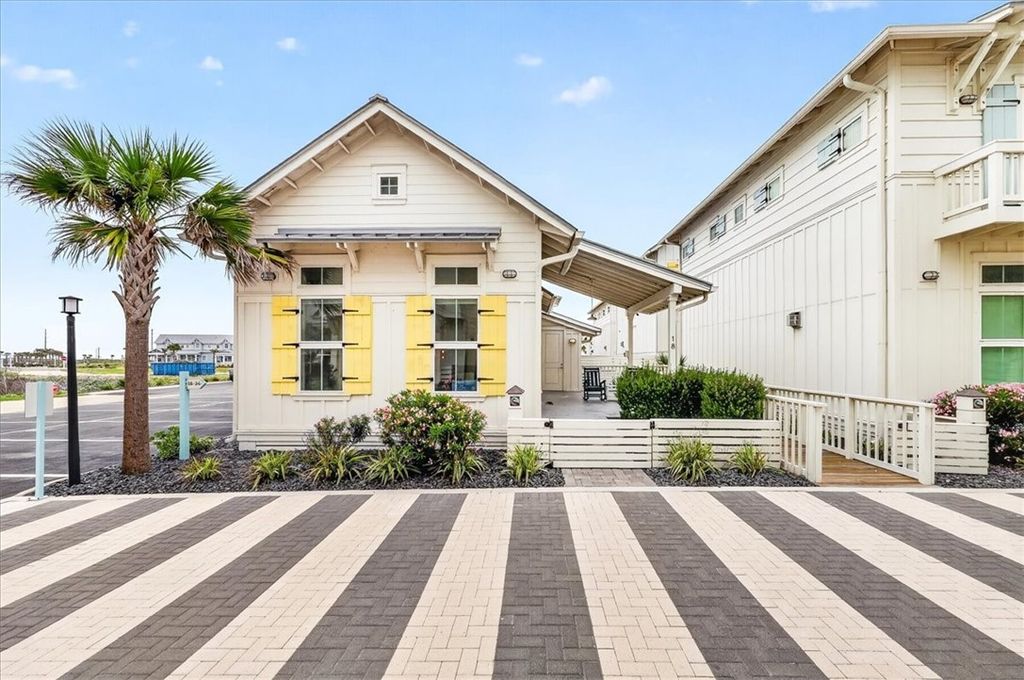 673 Center S 18, Port Aransas, TX 78373 — exterior