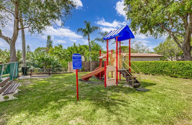 4787 Sable Pine Circle D2, West Palm Beach, FL 33417