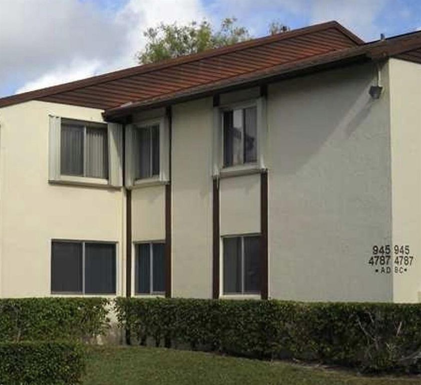 4787 Sable Pine Circle D2, West Palm Beach, FL 33417
