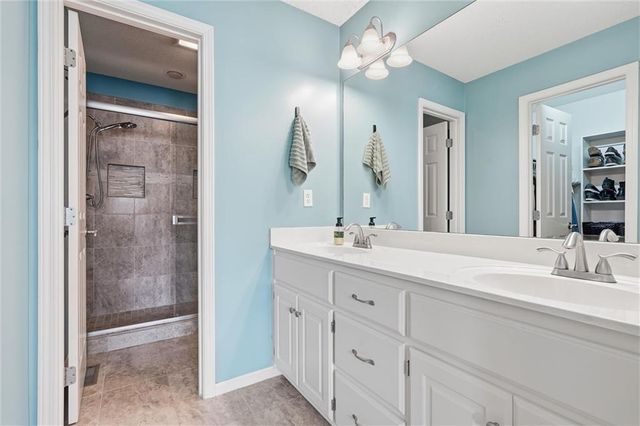 12385 S Quail Ridge Drive, Olathe, KS 66061