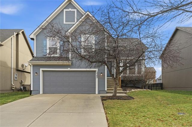 12385 S Quail Ridge Drive, Olathe, KS 66061