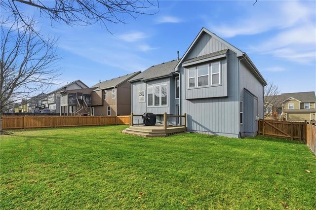 12385 S Quail Ridge Drive, Olathe, KS 66061