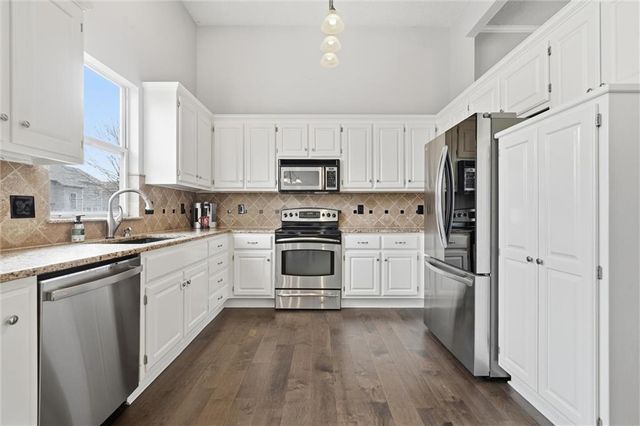 12385 S Quail Ridge Drive, Olathe, KS 66061