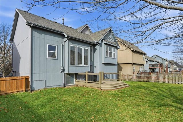 12385 S Quail Ridge Drive, Olathe, KS 66061