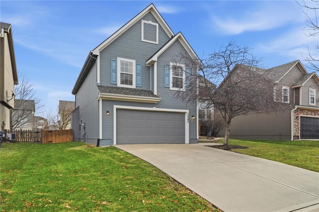 12385 S Quail Ridge Drive, Olathe, KS 66061