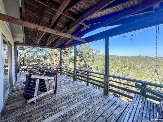 1555 ARROWHEAD DR, Canyon Lake, TX 78133