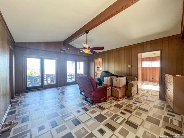 1555 ARROWHEAD DR, Canyon Lake, TX 78133