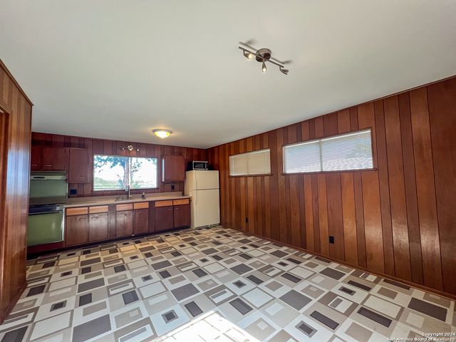 1555 ARROWHEAD DR, Canyon Lake, TX 78133