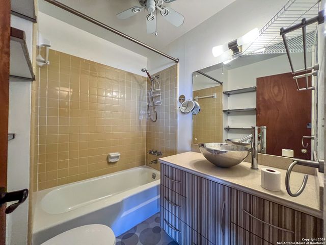 1555 ARROWHEAD DR, Canyon Lake, TX 78133